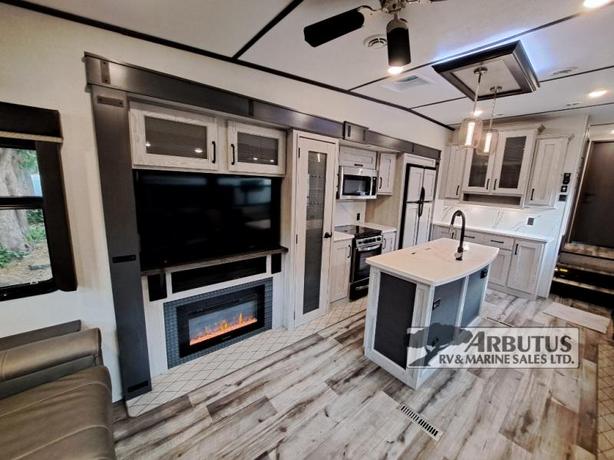 Used 2022 Keystone RV Montana High Country 331RL image 6