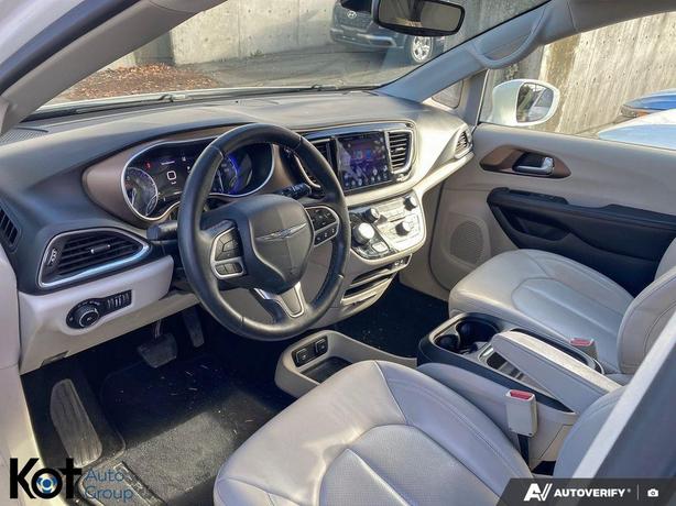 2017 Chrysler Pacifica Touring-L Plus REMOTE START! LEATHER SEATING! BACKUP CAME image 6