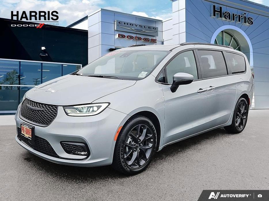 2023 Chrysler Pacifica Touring L | Full Sunroof | Heated Seats! display photo