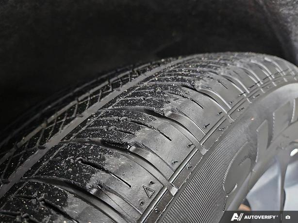 2023 Chrysler Pacifica Touring L | Full Sunroof | Heated Seats! image 7