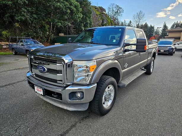 2011 Ford  Super Duty F-250 Pickup XLT image 2