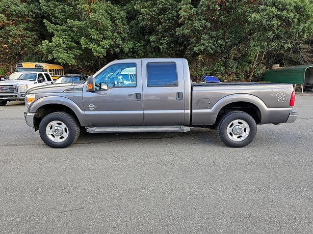 2011 Ford  Super Duty F-250 Pickup XLT image 6