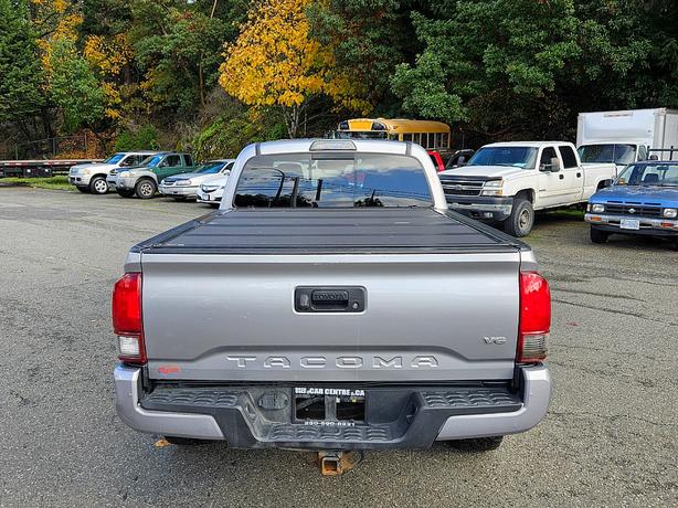 2018 Toyota  Tacoma TRD Sport image 4