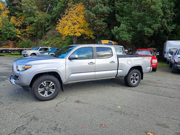 2018 Toyota  Tacoma TRD Sport image 5
