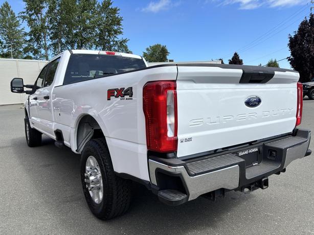 2023 Ford Super Duty F-350 SRW XLT image 5