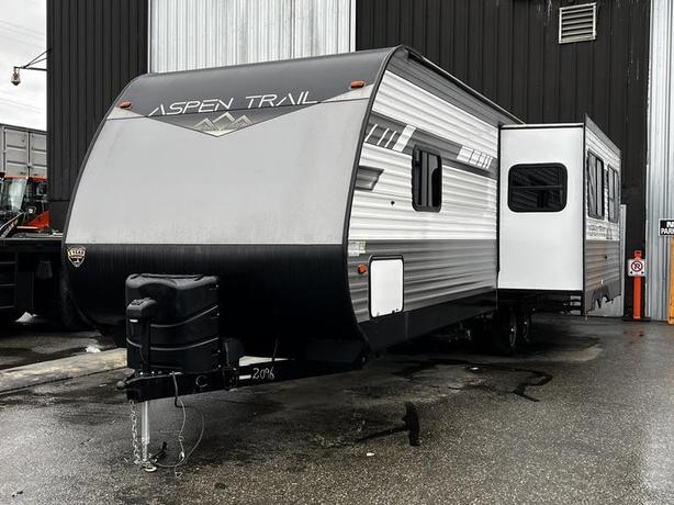 2022 Aspen Trail 28 Foot Travel Trailer With 1 Slide Out image 2