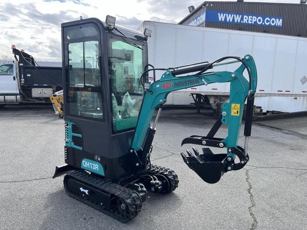 2024 AGT Industrial Green QH13R Mini Excavator 420CC Gas Engine (New) image 4