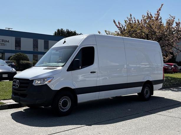 2022 Mercedes-Benz Sprinter 2500  High Roof Cargo Van 170-inch WheelBase image 5