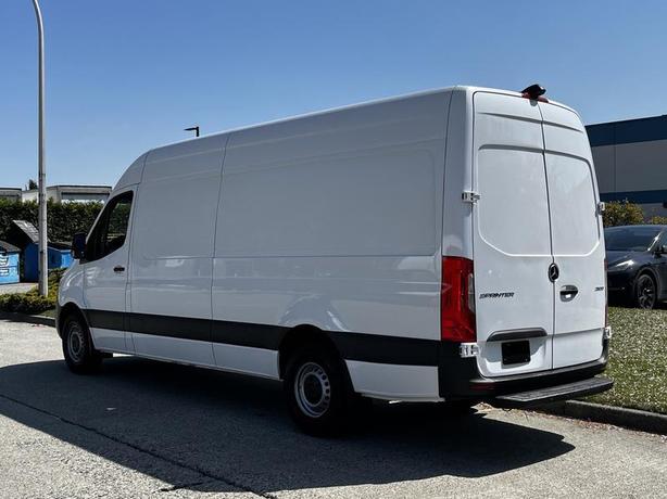2022 Mercedes-Benz Sprinter 2500  High Roof Cargo Van 170-inch WheelBase image 7