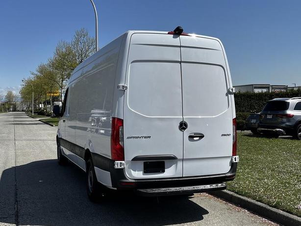 2022 Mercedes-Benz Sprinter 2500  High Roof Cargo Van 170-inch WheelBase image 8