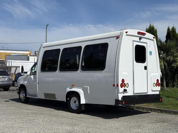 2013 Ford Econoline E-350 Super Duty 13-Passenger Wheelchair Lift Bus image 7