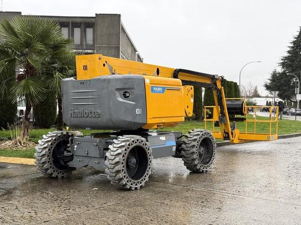 2020 Haulotte HA61 LE PRO 4WD Diesel Hybrid Boom Lift image 4