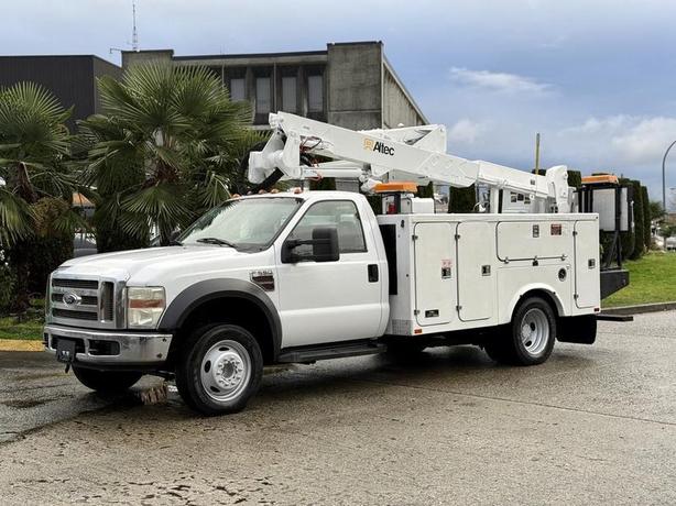 2008 Ford F-550 Regular Cab 2WD DRW Altec Bucket Truck image 5