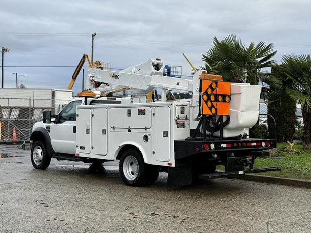 2008 Ford F-550 Regular Cab 2WD DRW Altec Bucket Truck image 7