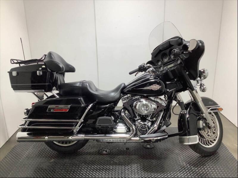 2012 Harley-Davidson Flhtc Electra Glide Classic Motorcycle display photo
