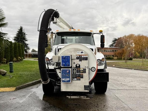 2014 International 7500 Vactor Plus 2100 Vacuum Truck image 3