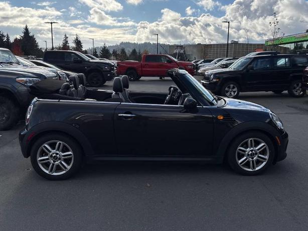 2015 MINI Convertible | Manual | Leather Seats! image 4
