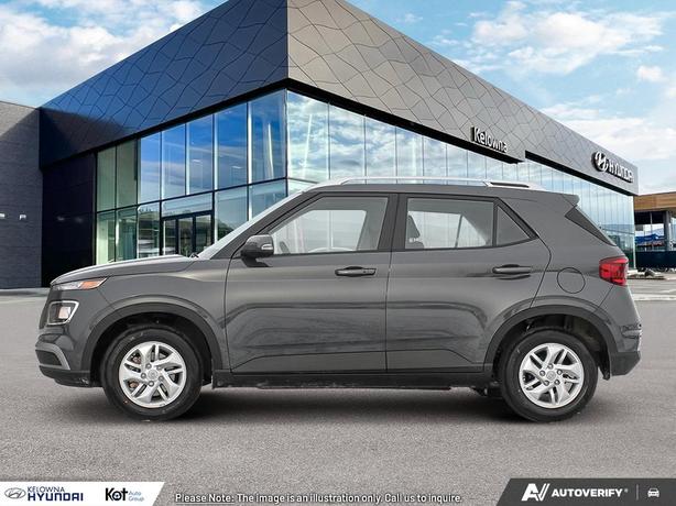 2025 Hyundai Venue Preferred WIRELESS APPLE CARPLAY! BACKUP CAMERA! LIKE NEW! KE image 3