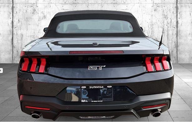 2024 Ford Mustang Gt Premium 6 SPEED MANUAL, FABRIC/ LEATHER SEATS, GREY AND RED image 6