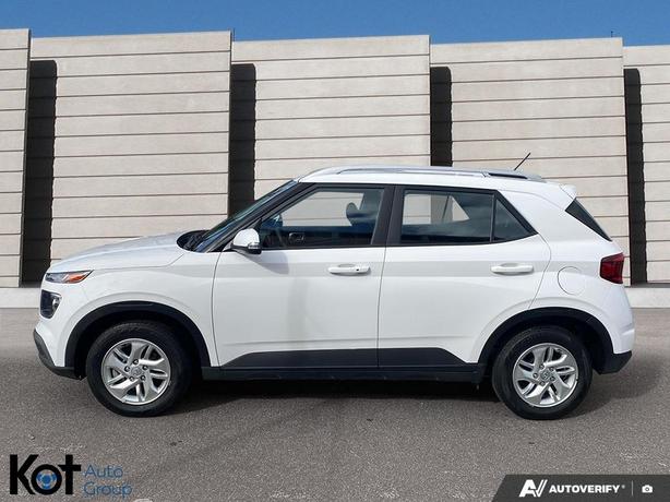 2023 Hyundai Venue Preferred HEATED SEATS & STEERING WHEEL! BACKUP CAMERA! BLUET image 3