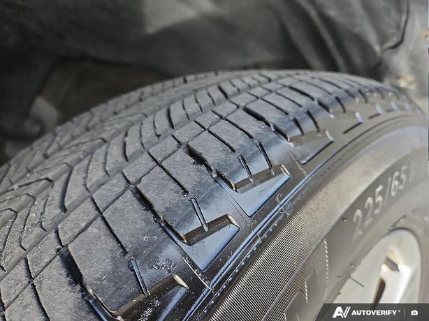 2019 Toyota RAV4 XLE AWD | One Owner! image 7