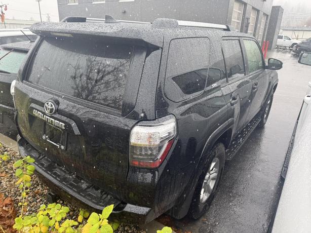 2024 Toyota 4Runner Base ! BACKUP CAMERA! LANE KEEP ASSIST! BLUETOOTH! LOW KMS! image 3