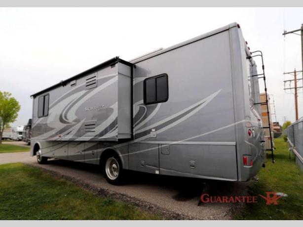 Used 2016 Winnebago Sightseer 33C image 4