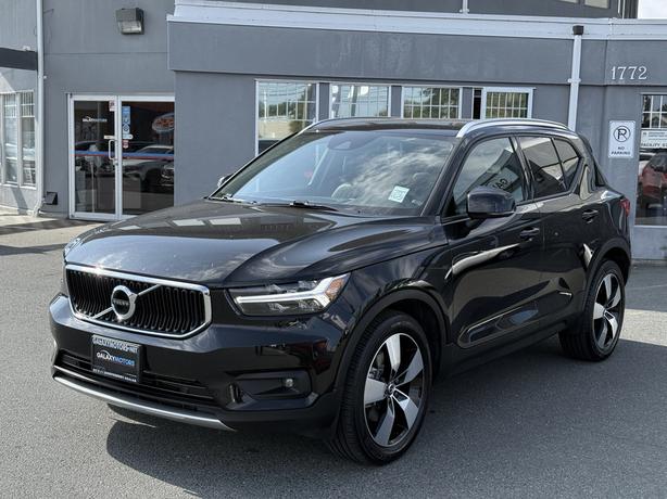 2022 Volvo XC40 MOMENTUM AWD- Leather Shift Knob & SiriusXM image 1