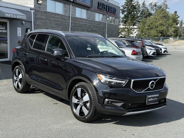 2022 Volvo XC40 MOMENTUM AWD- Leather Shift Knob & SiriusXM image 4
