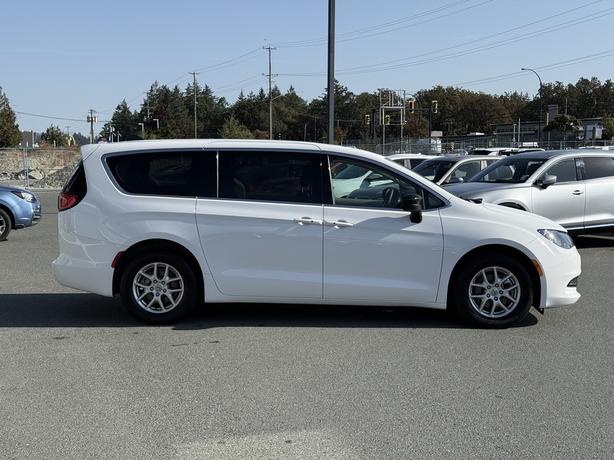 2024 Chrysler Grand Caravan SXT - No Accidents, BC Local & 3rd Row Seats image 5
