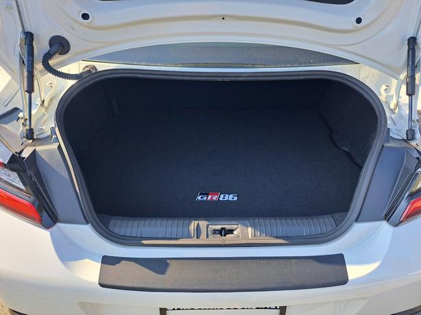 2024 Toyota GR86 Premium - Heated Seats image 8