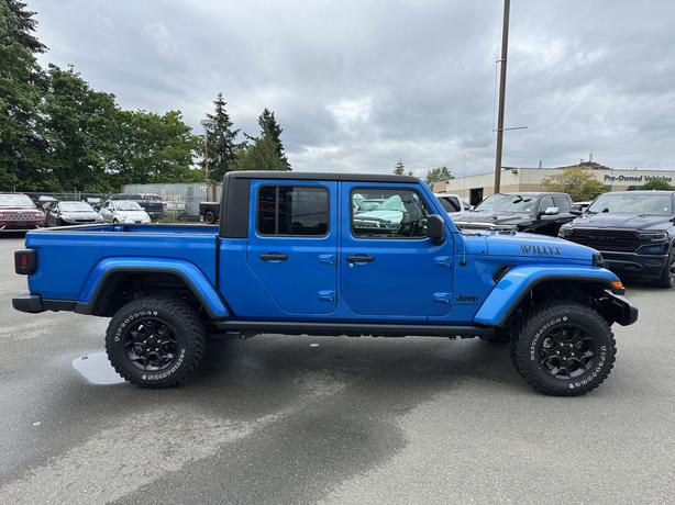 2023 Jeep Gladiator Willys image 6