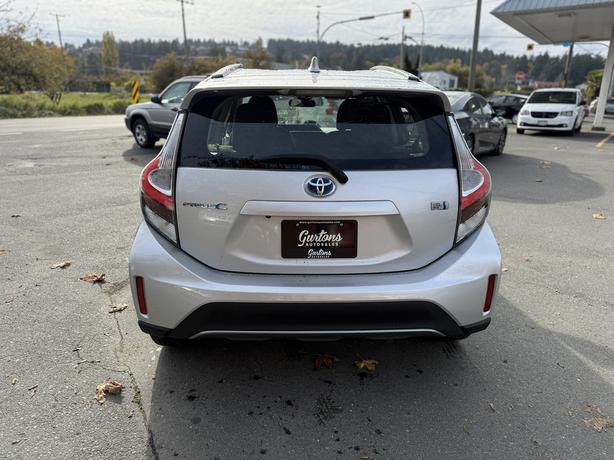 2018 Toyota Prius c image 6