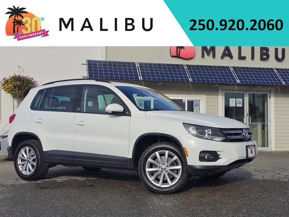 2017 Volkswagen Tiguan 4MOTION 4dr Wolfsburg Edition display photo