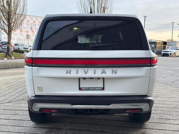 2023 Rivian R1S image 8