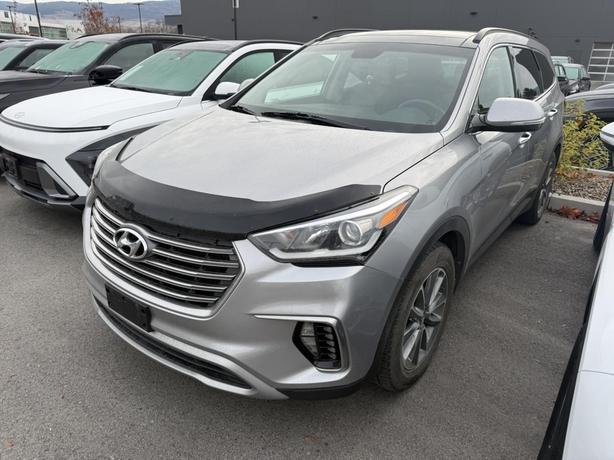 2017 Hyundai Santa Fe XL Luxury LEATHER! SUNROOF! BACKUP CAMERA! LOW KMS! image 2