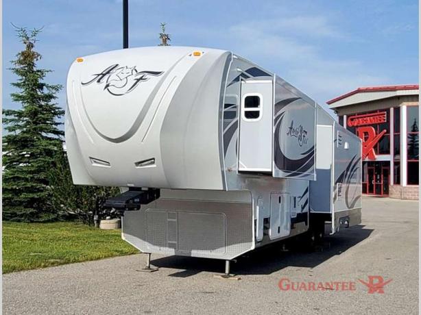 Used 2017 Northwood Arctic Fox 35-5Z image 3