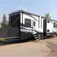 Used 2020 Dutchmen RV Voltage 4185TH thumbnail image 2