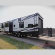 Used 2020 Dutchmen RV Voltage 4185TH thumbnail image 5