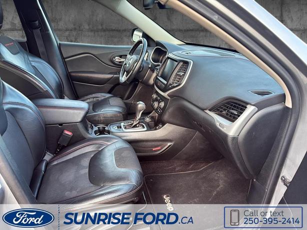 2017 Jeep Cherokee Trailhawk - ACTIVE DRIVE LOCK 4X4, SELEC-TERRAIN TRACTION MAN image 8