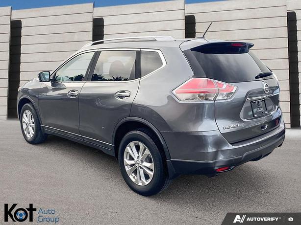 2016 Nissan Rogue SV PANORAMIC SUNROOF BACKUP CAMERA! BLUETOOTH! PUSH-BUTTON STA image 4