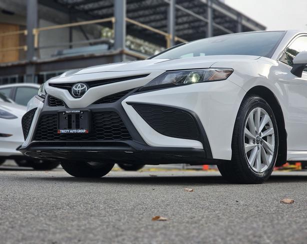 2022 Toyota Camry SE - Heated Steering Wheel, Heated Seats image 8