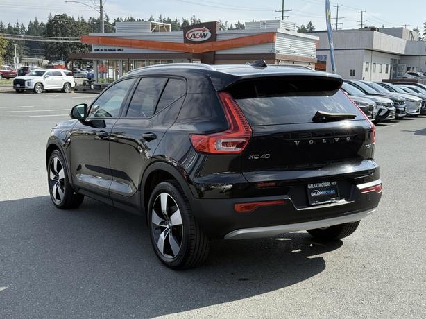 2022 Volvo XC40 MOMENTUM AWD- Leather Shift Knob & SiriusXM image 8