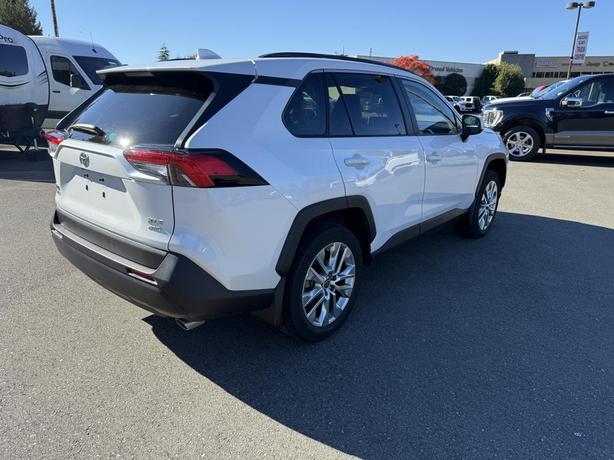 2024 Toyota RAV4 XLE image 5