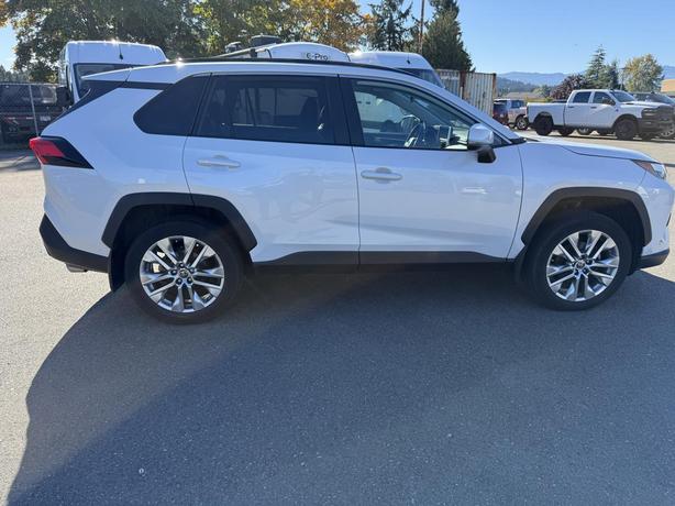 2024 Toyota RAV4 XLE image 6