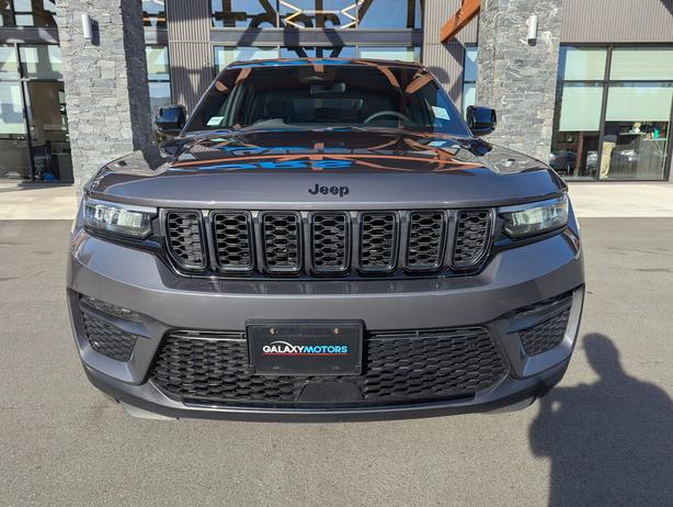 2024 Jeep Grand Cherokee Altitude - 4x4, Heated Seats, Remote Start image 3