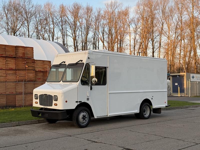 2017 Freightliner M Line MT45 Thermo King Reefer 14 Foot Step Van display photo