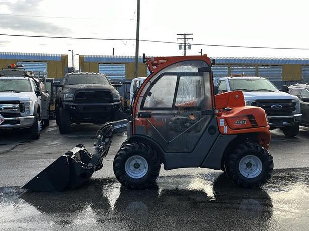 2023 JLG 10054 Ultra Compact Telehandler with Bucket Diesel image 5