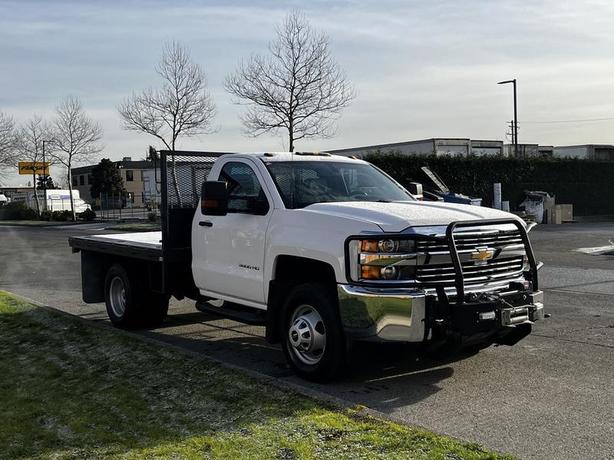 2017 Chevrolet Silverado 3500HD 8Foot Flat Deck 4WD image 1