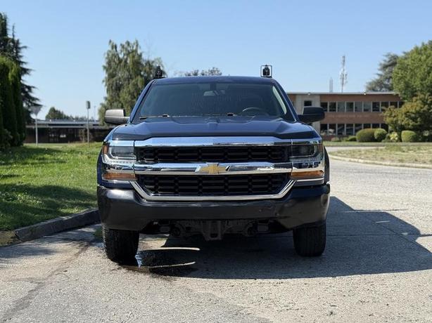 2017 Chevrolet Silverado 1500 Flat Deck  6 feet 8 inches Crew Cab 2WD image 3